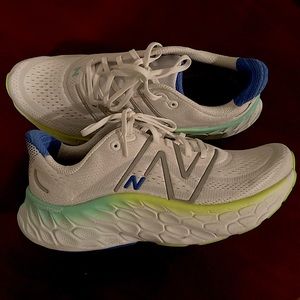 New Balance Fresh Foam More v 4 Running Shoes.